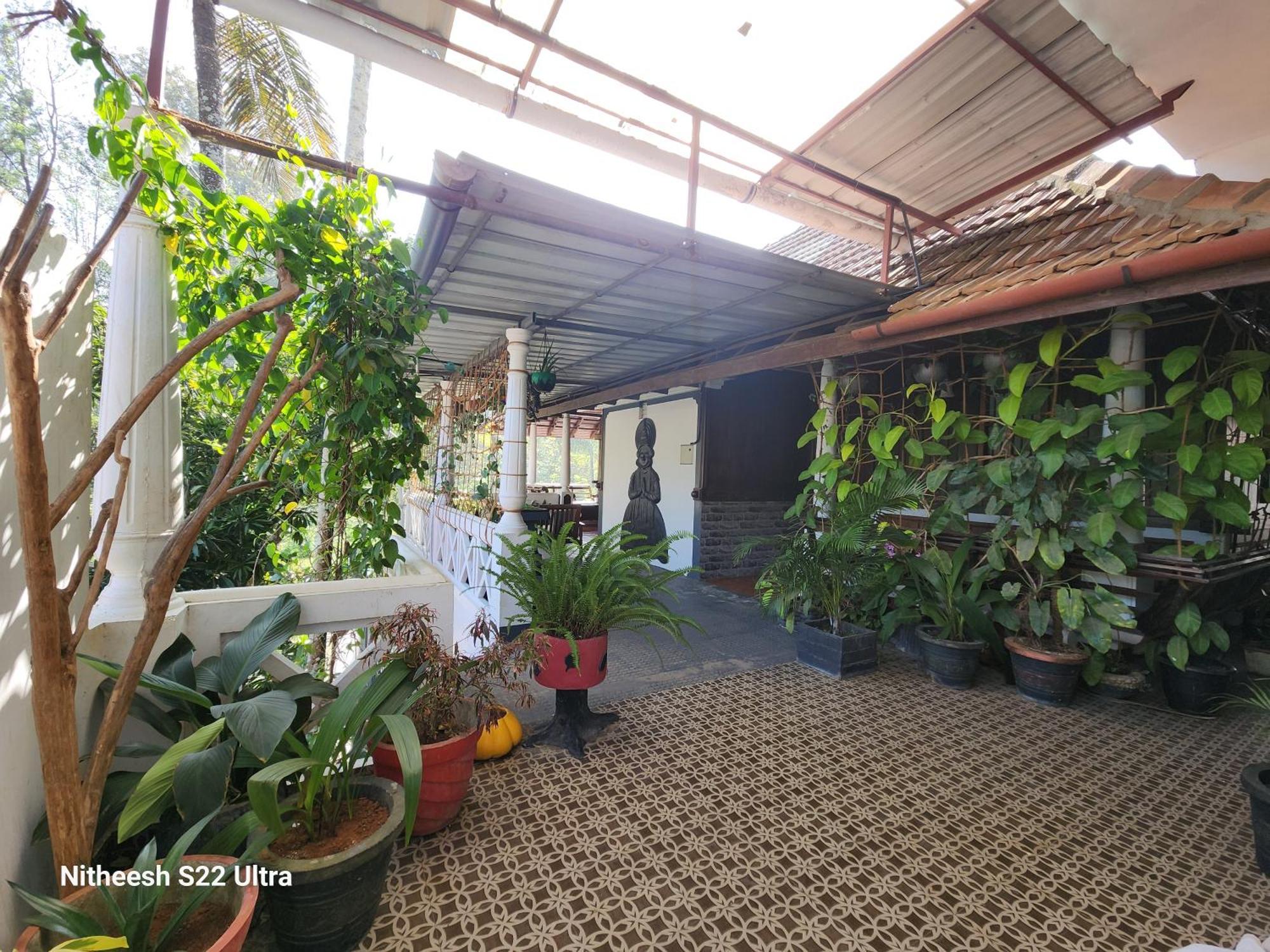 Kairali Palace Home Stay Thekkady Exterior photo